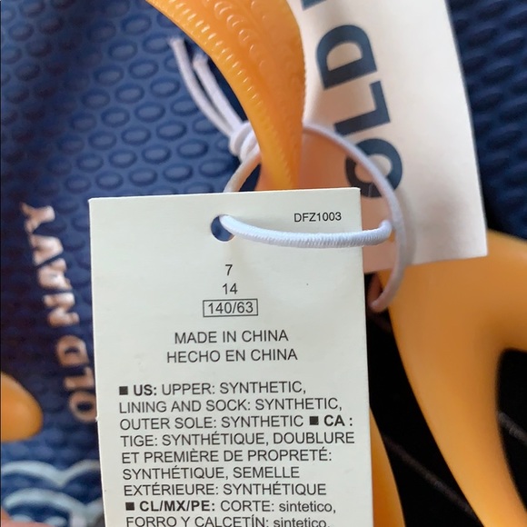 Old navy toddler flip flops - Picture 3 of 4